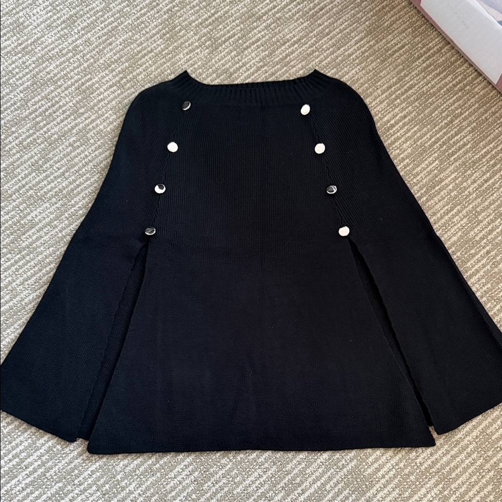 Chic Black Buttoned poncho